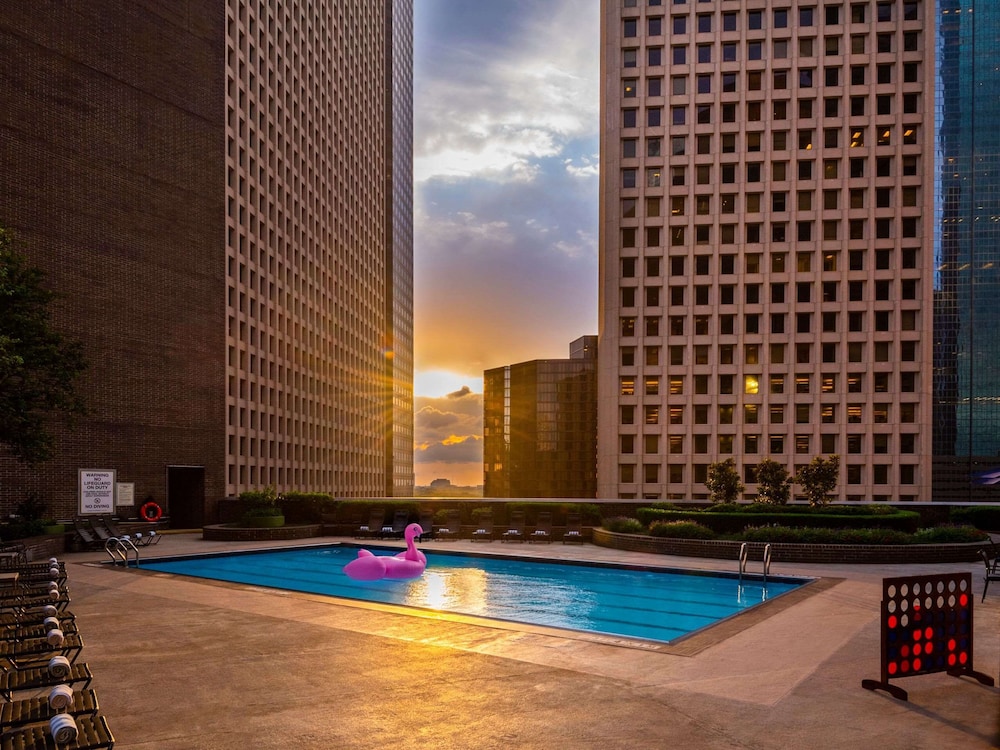 Hyatt Regency Houston 33/71