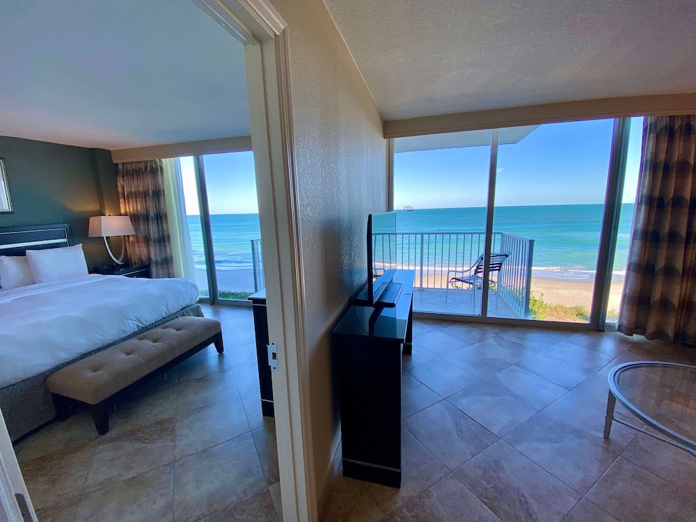 Radisson Suite Hotel Oceanfront 28/64