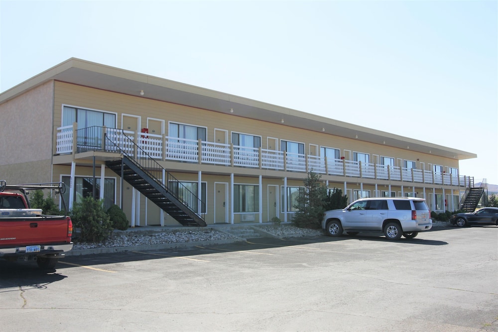 Super 8 By Wyndham Wells 32/34