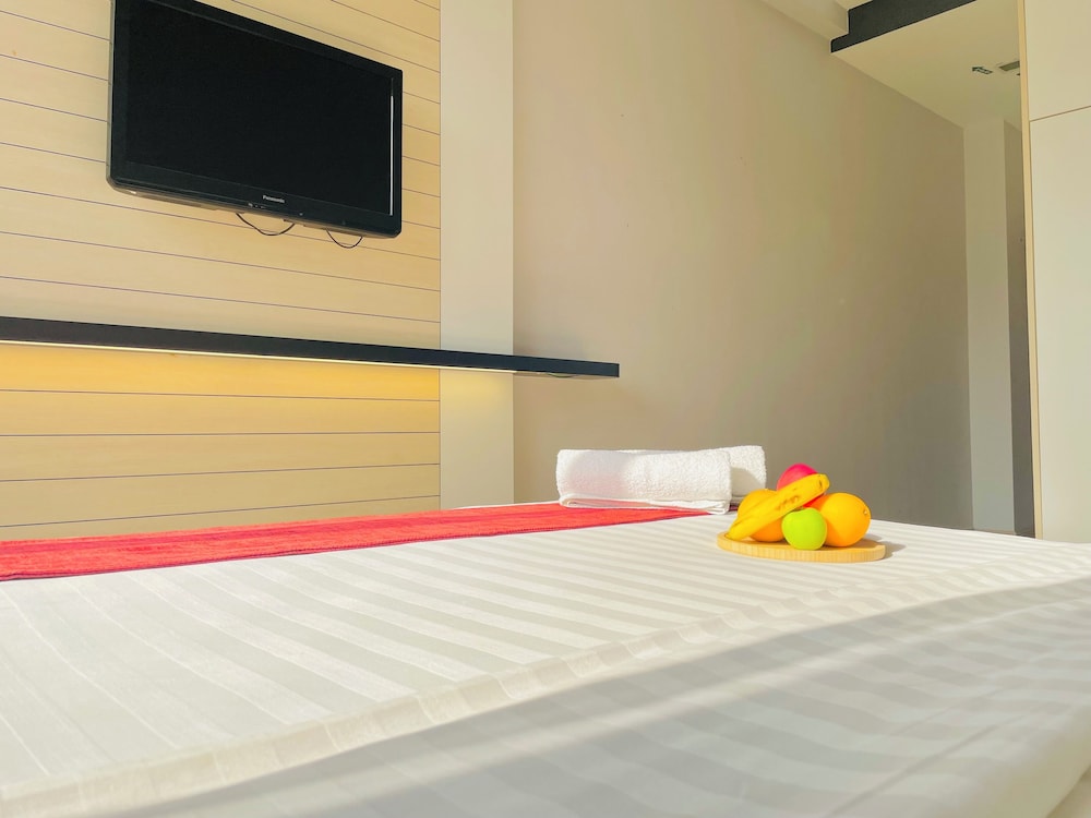 La Boss Hotel 7/56