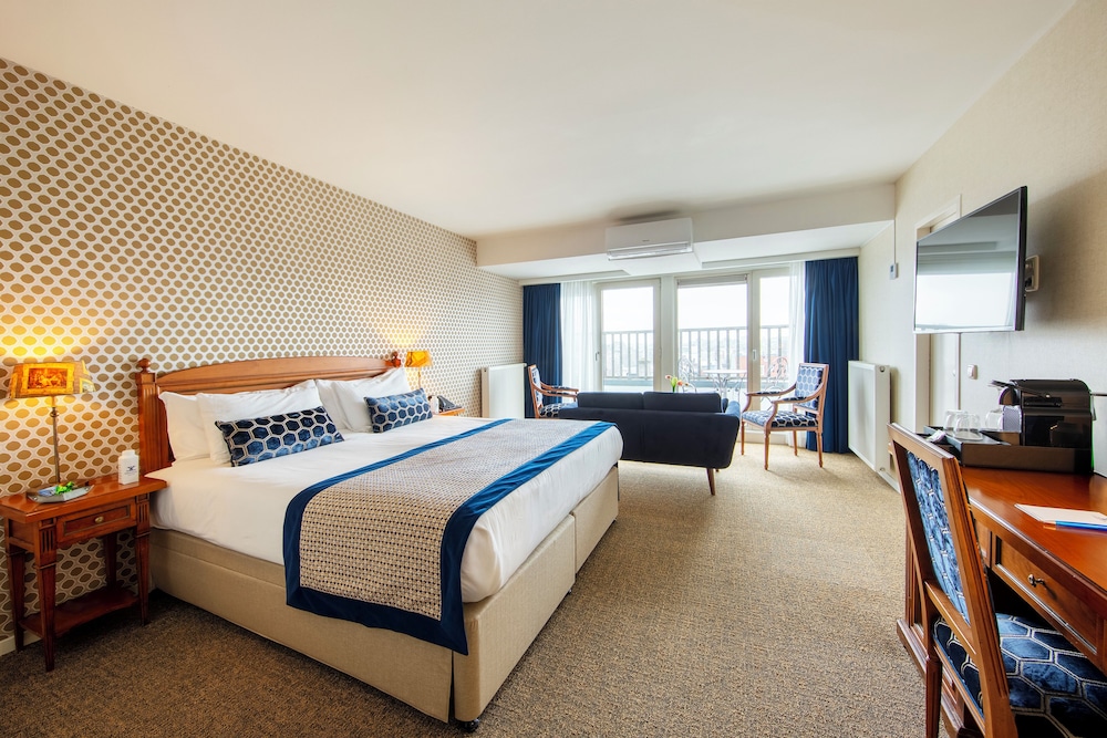 SUPERIOR, QUEEN BED, BALCONY