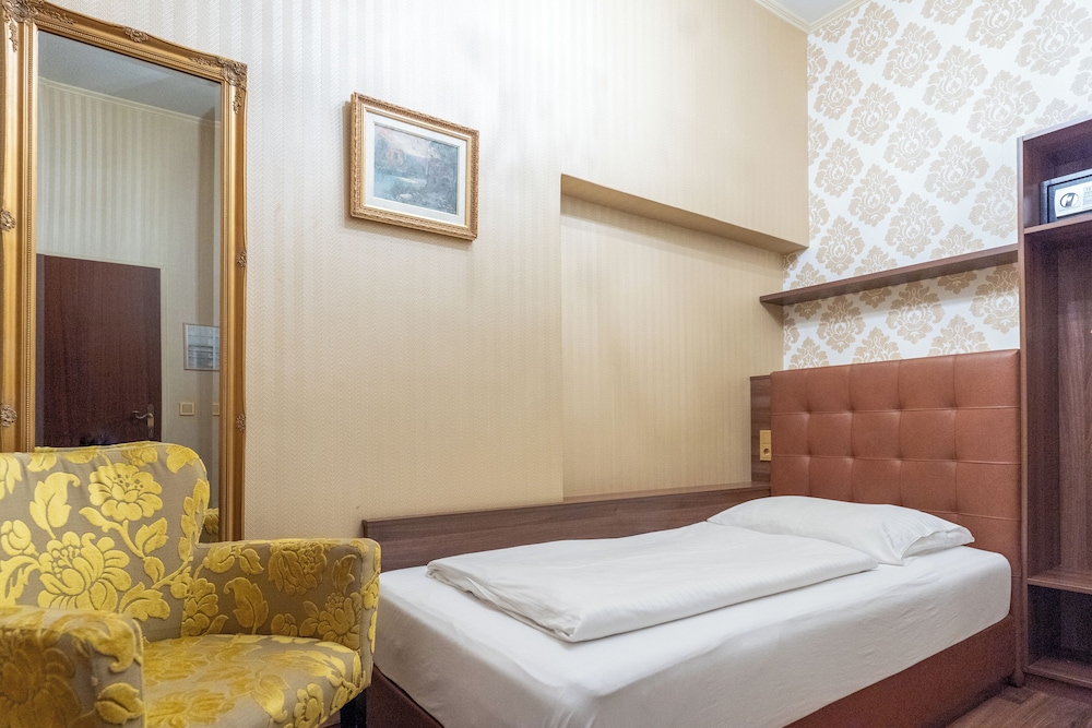 Hotel Urania 37/78