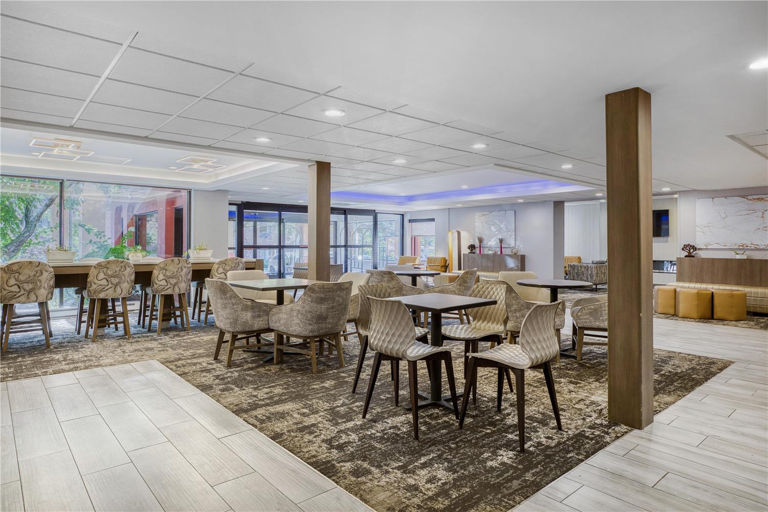 Surestay Plus Hotel By Best Western Chicago Lombard 24/36