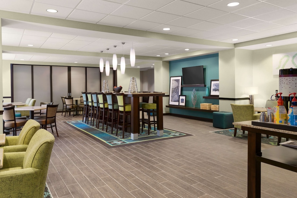 Hampton Inn Fairmont Wv 27/61