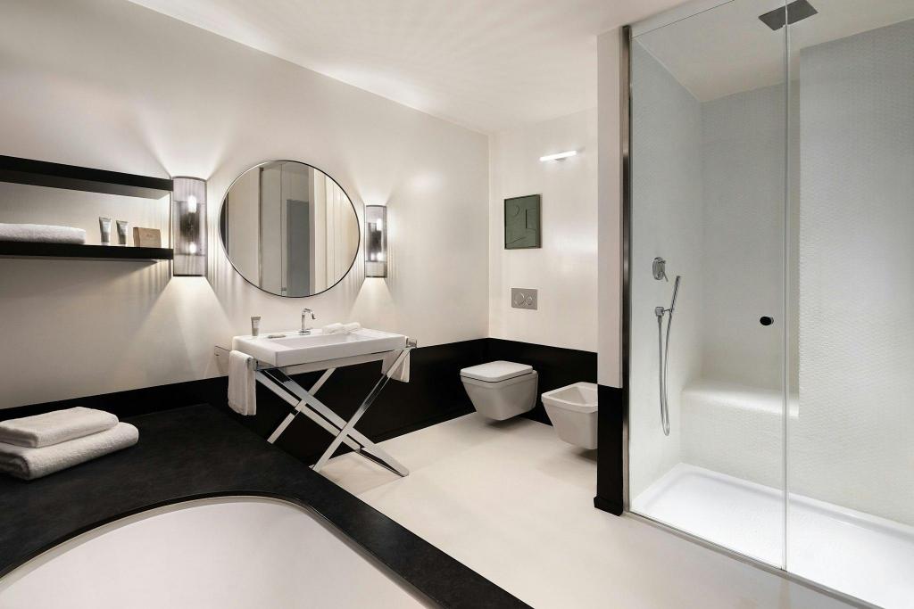 Gallery, Guest Room, 2 Queen Beds, Courtyard View, Balcony, Garden Floor