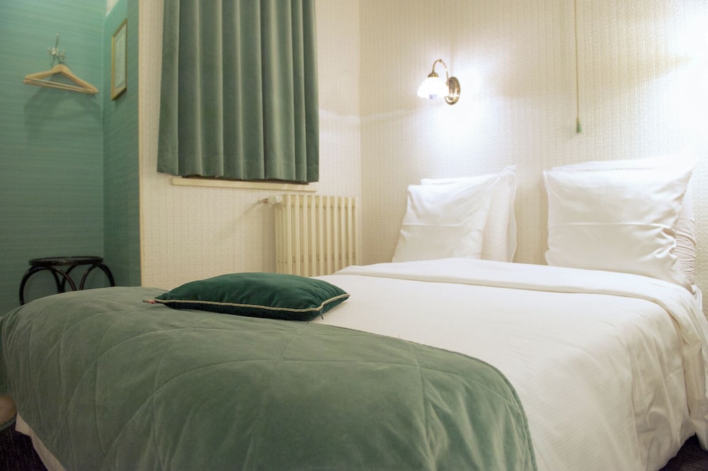 Petite, Double Bed