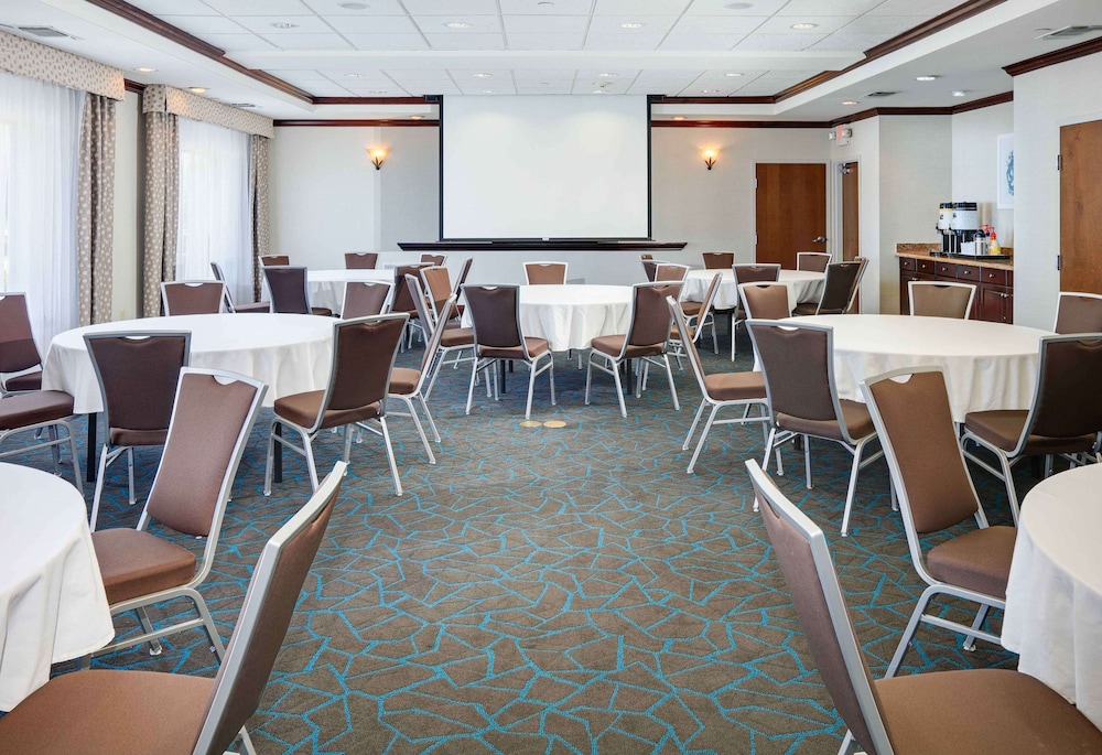 Hampton Inn Suites Dallas Arlington South 48/50