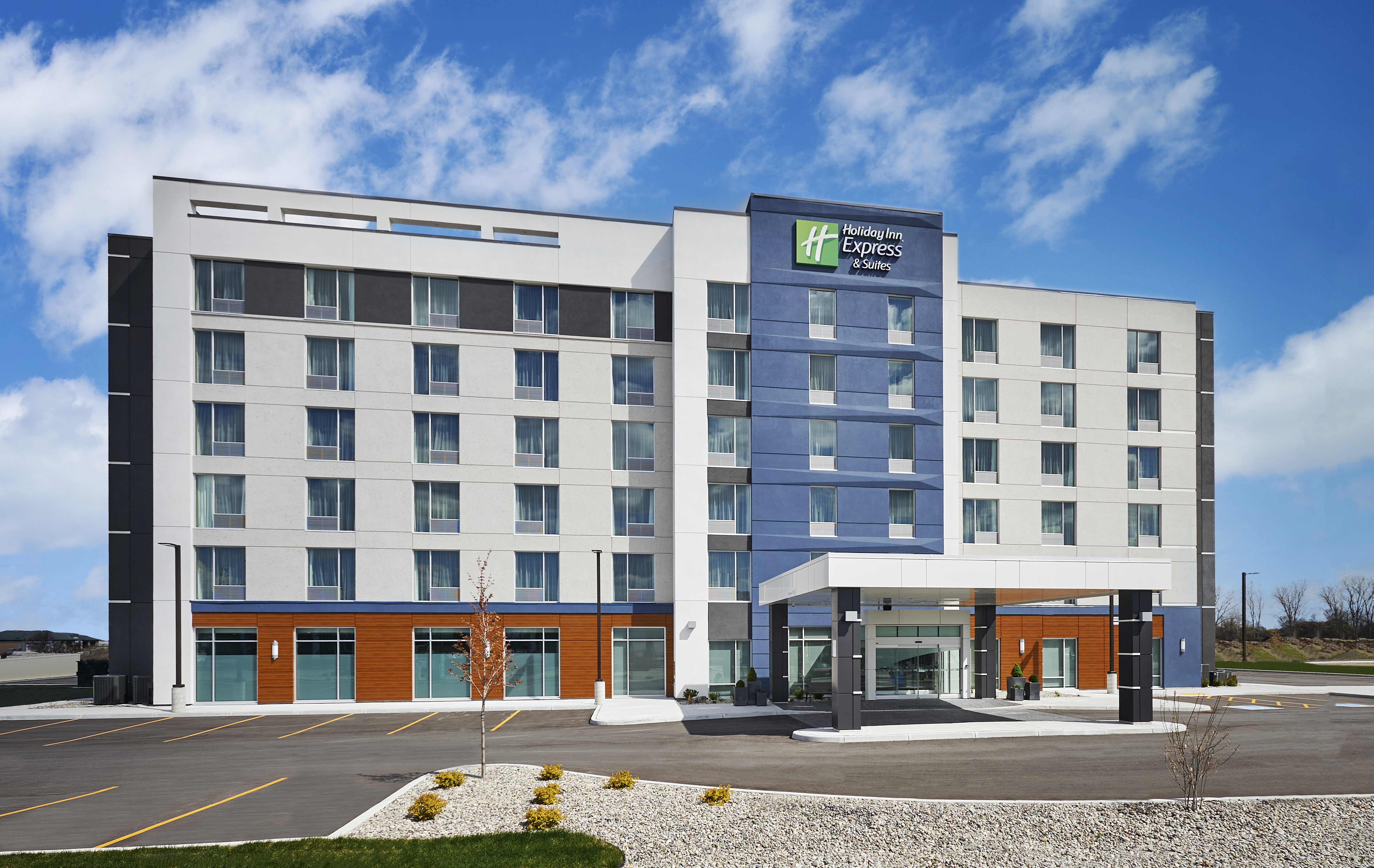 Holiday Inn Express & Suites Windsor East – Lakeshore, an IHG Hotel 3/70