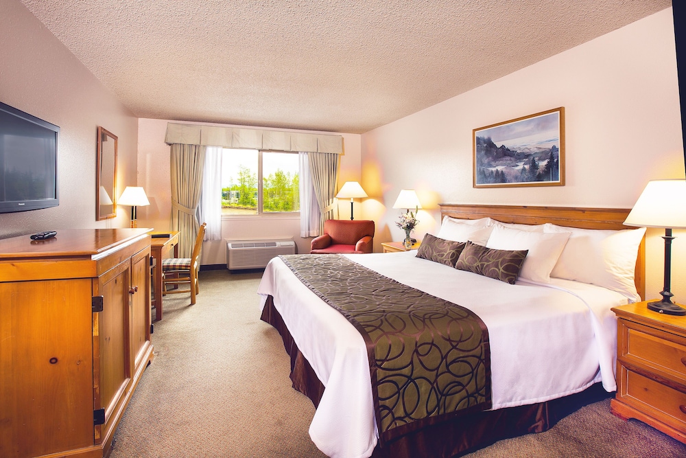 COAST, DELUXE, KING BED, PRIVATE BATHROOM