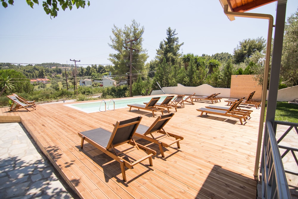 Casa Luxury Suites 38/44