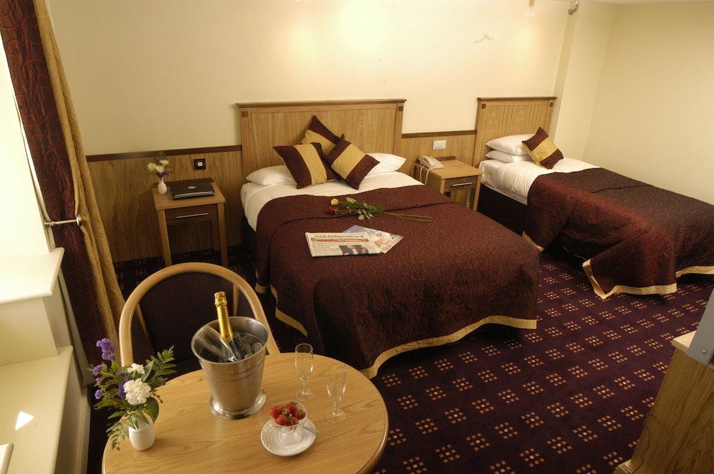 Bush Hotel 35/38