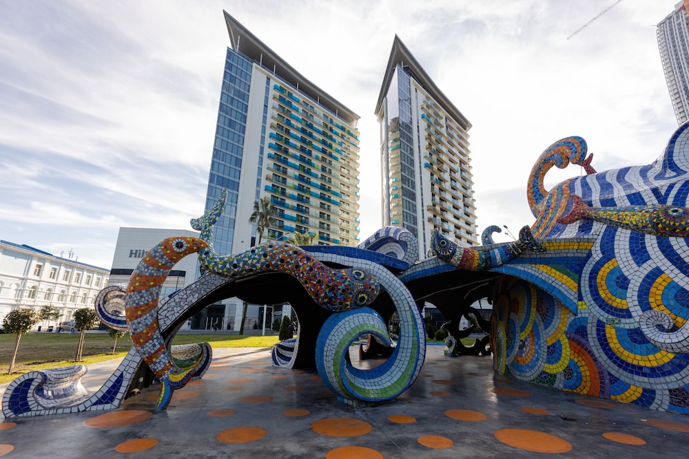 MiraMar Luxury Residences 72/86