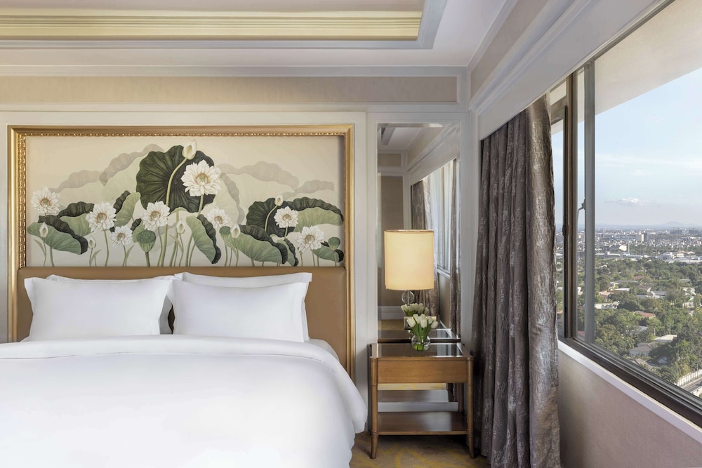 Dusit Thani Manila 28/72