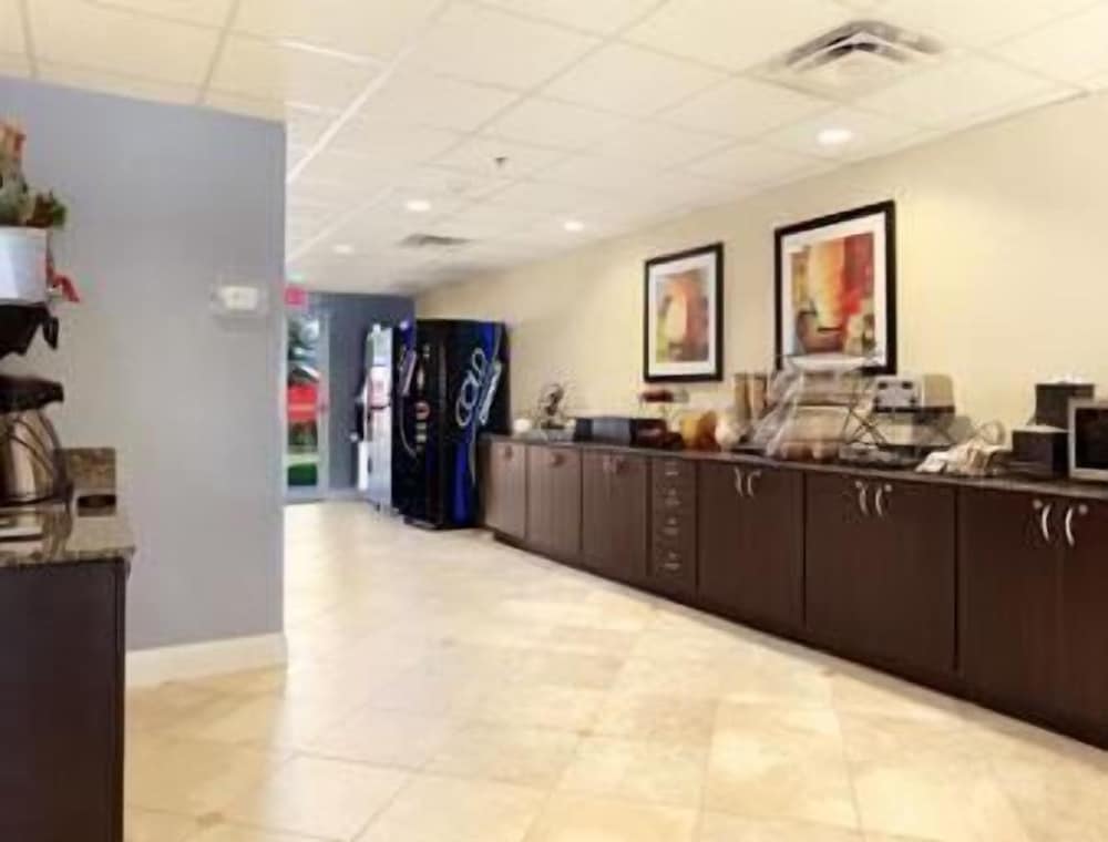 Microtel Inn & Suites by Wyndham Spring Hill/Weeki Wachee 4/30