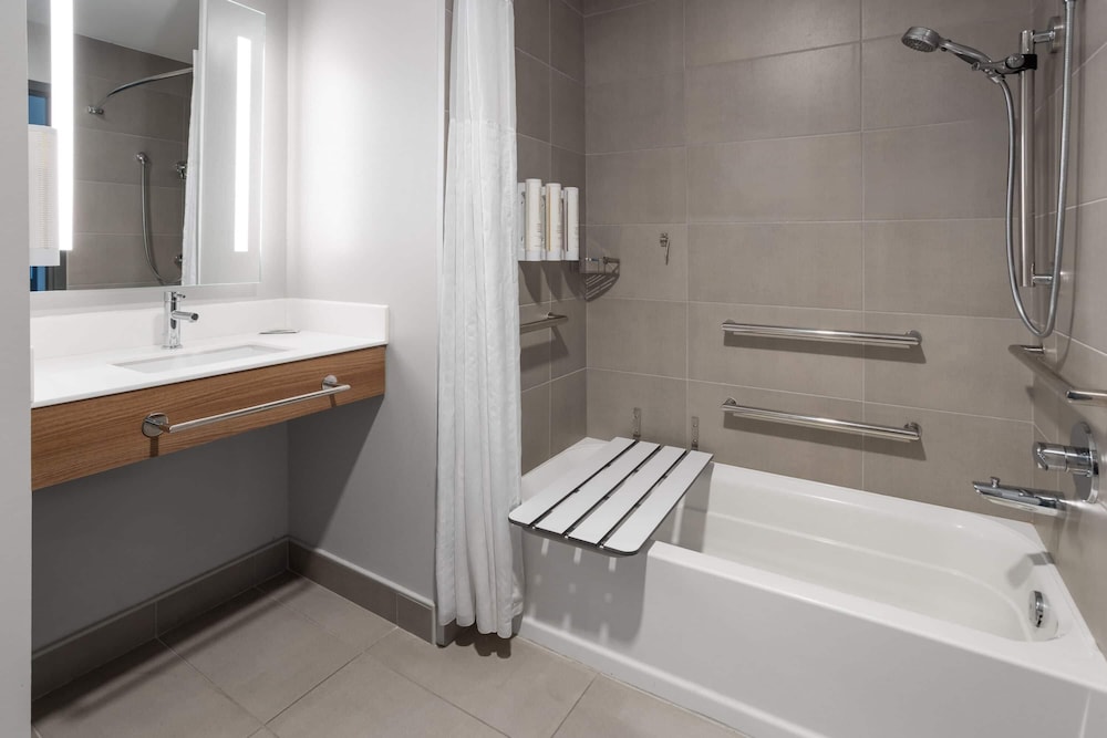 Microtel Inn and Suites by Wyndham Rehoboth Beach 58/62