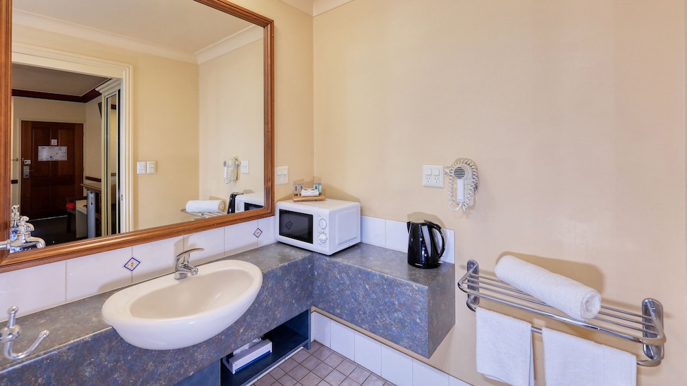 DALBY HOMESTEAD MOTEL 35/65