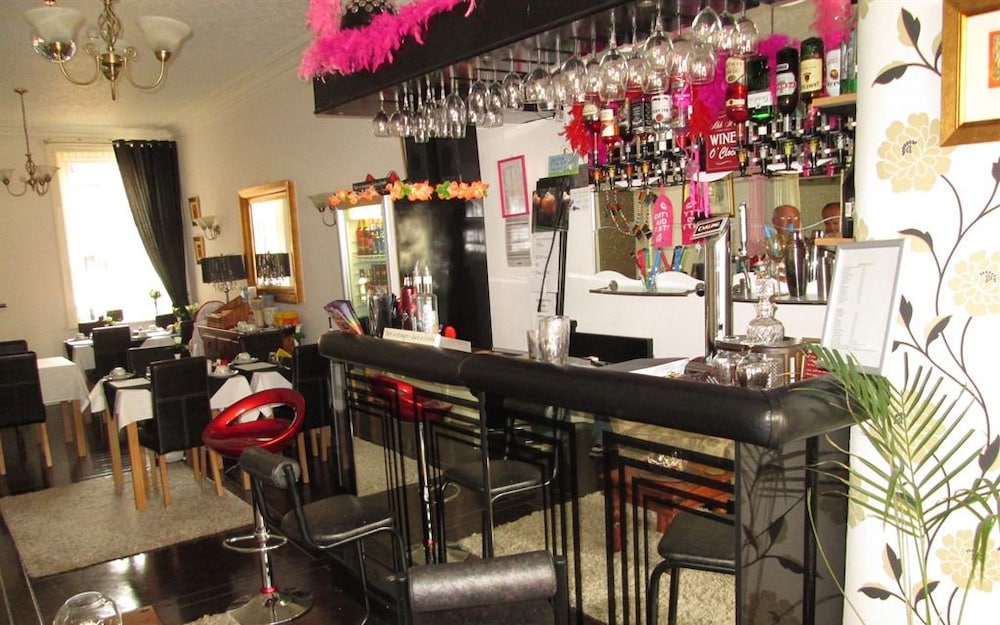 The Garnett Hotel 18/24