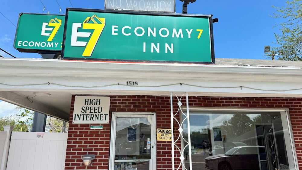 Economy 7 Inn Hampton W Pembroke 9/64