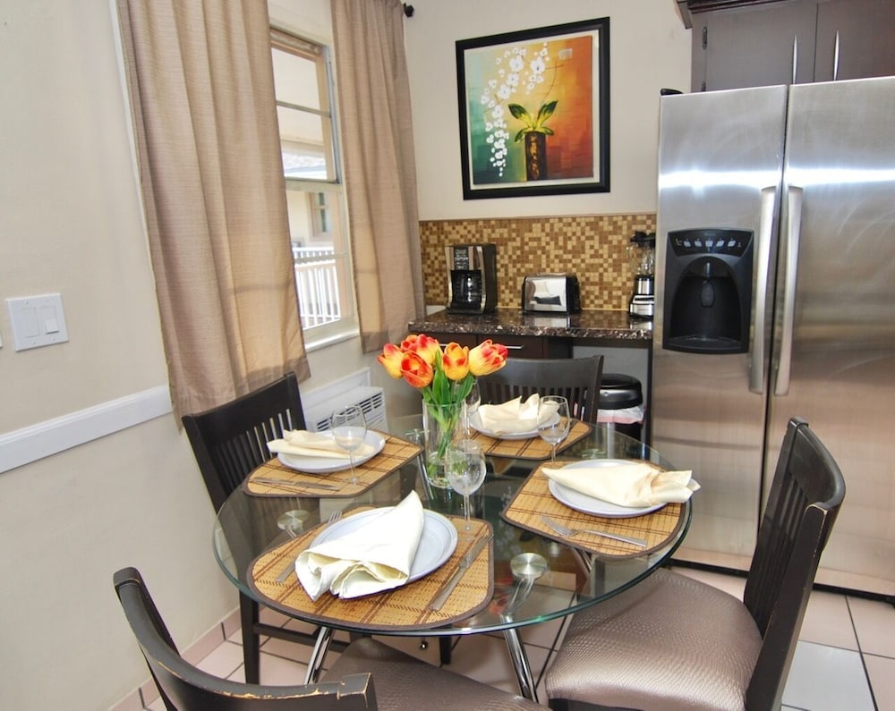 Sheridan Suites Apartment Hotel 57/69