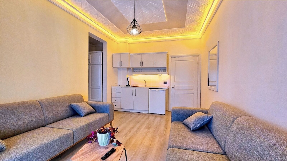 Mese Suites 6/24