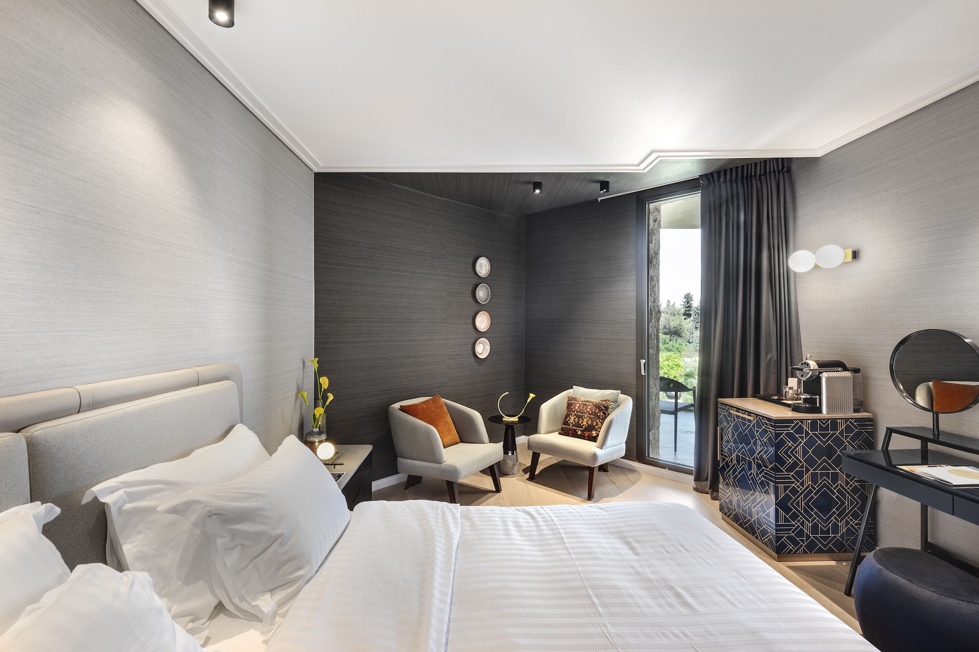 ROOM, BALCONY