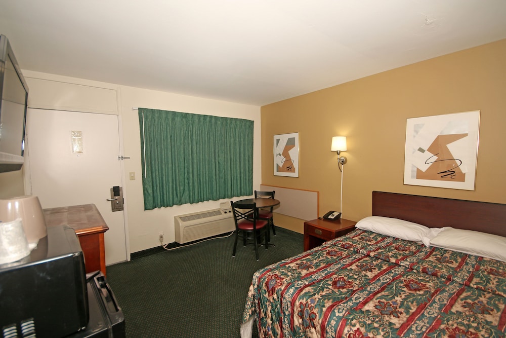 Royal Inn Charlotte Airport Hotel 12/31