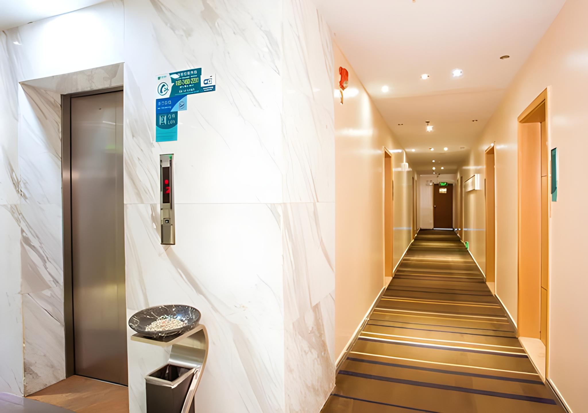 City Comfort Inn (Hezhou Guposhan Avenue) 29/48