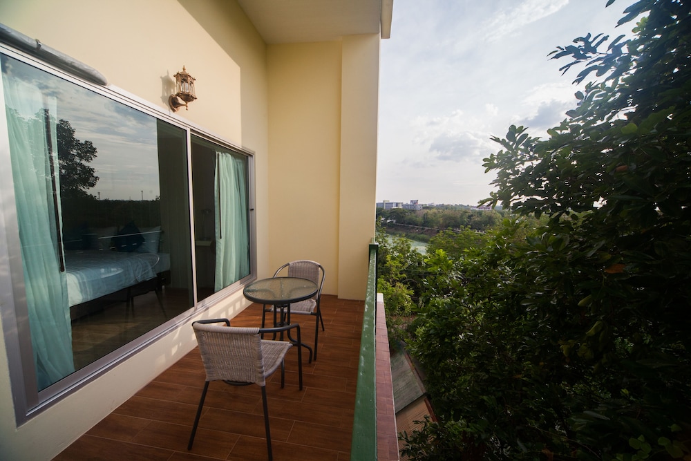 Anchan Laguna Hotel 42/64