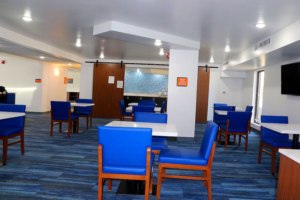 La Quinta Inn by Wyndham Columbus Airport Area 48/62