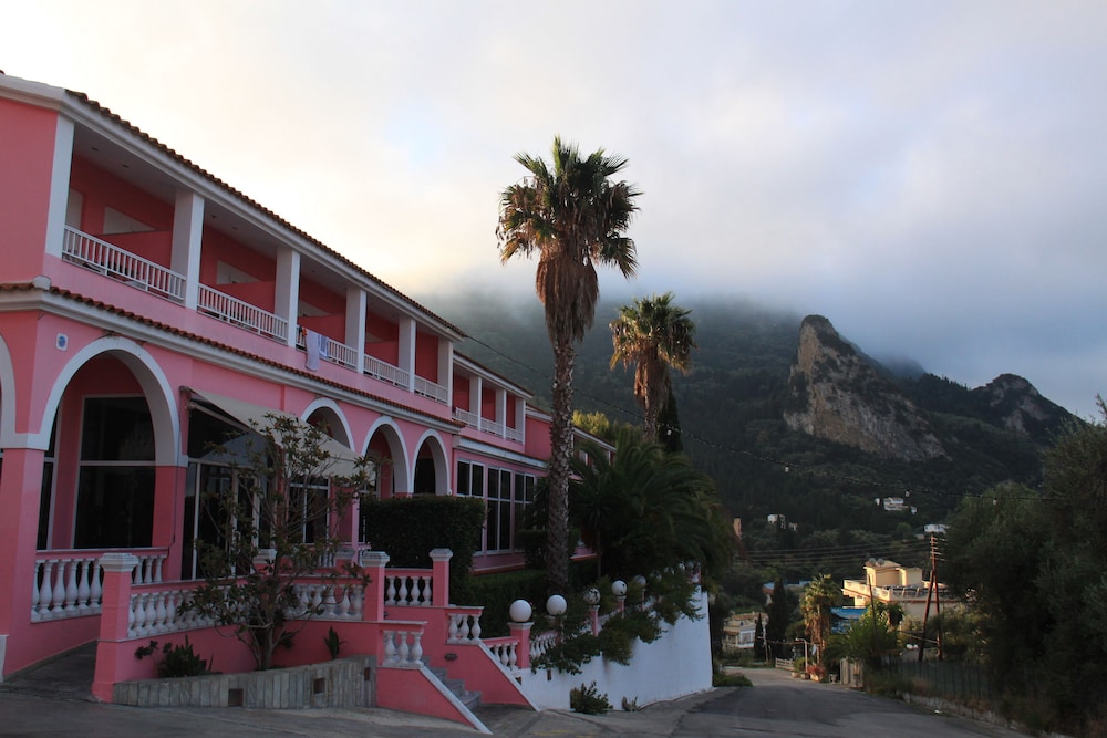 The Pink Palace 4/51