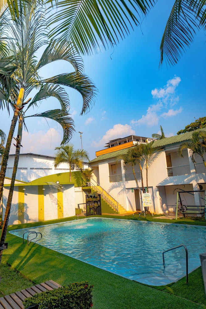 Waira Suites Hotel 51/55