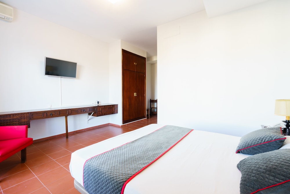 OYO HOTEL LAS CUMBRES 27/39