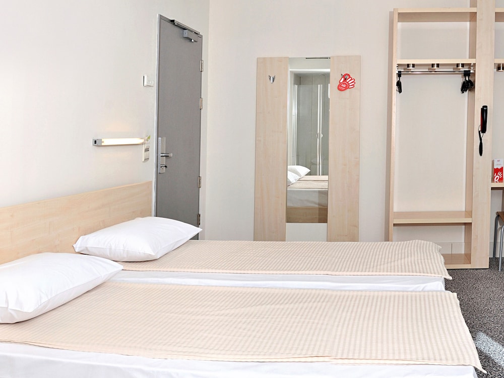 Hello Hotel 20/39