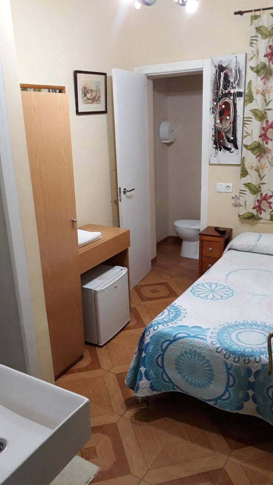Hostal Fuentesol 6/28