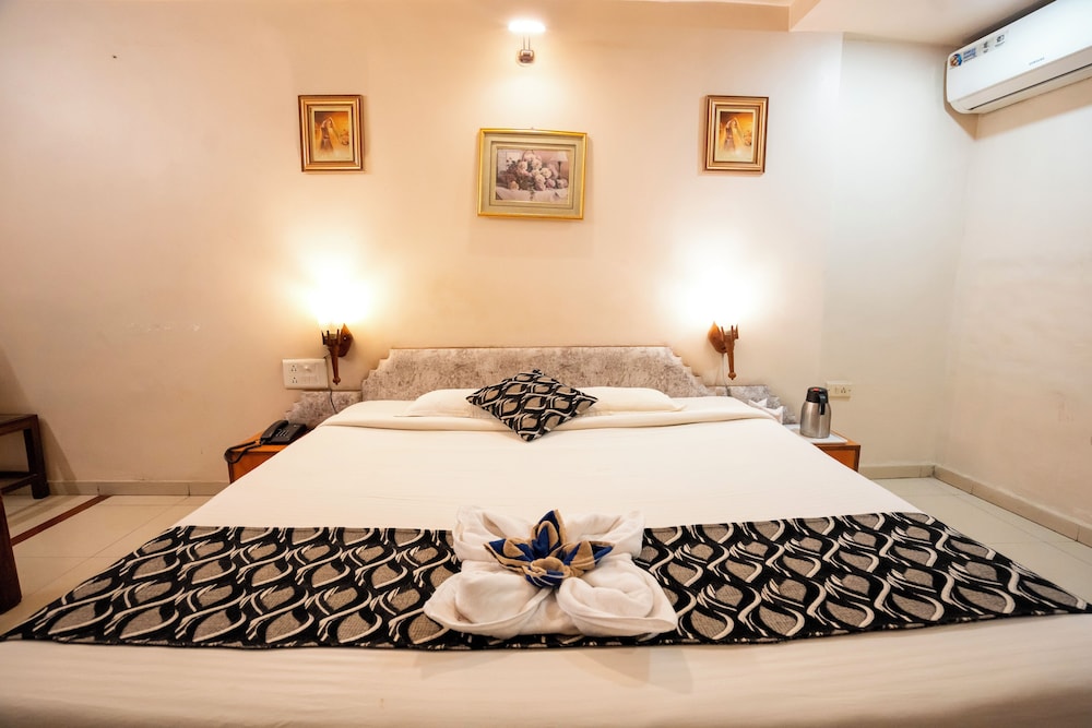 HOTEL GRAND ARJUN 24/50