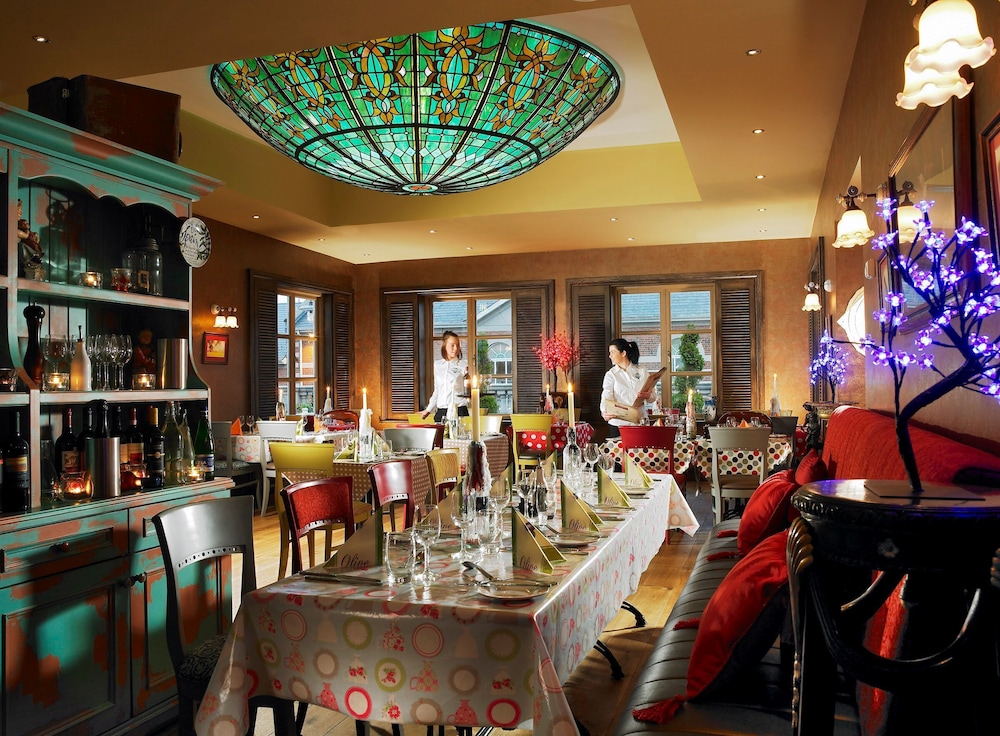 BRIDGE HOUSE HOTEL, LEISURE CLUB & SPA 36/45