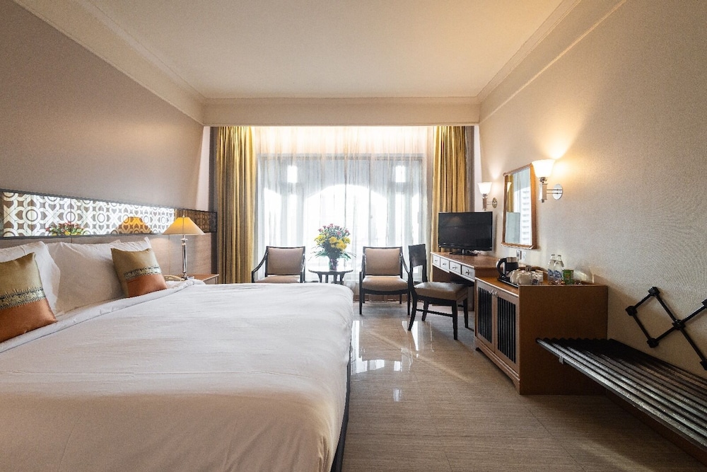 Indra Regent Hotel 22/82