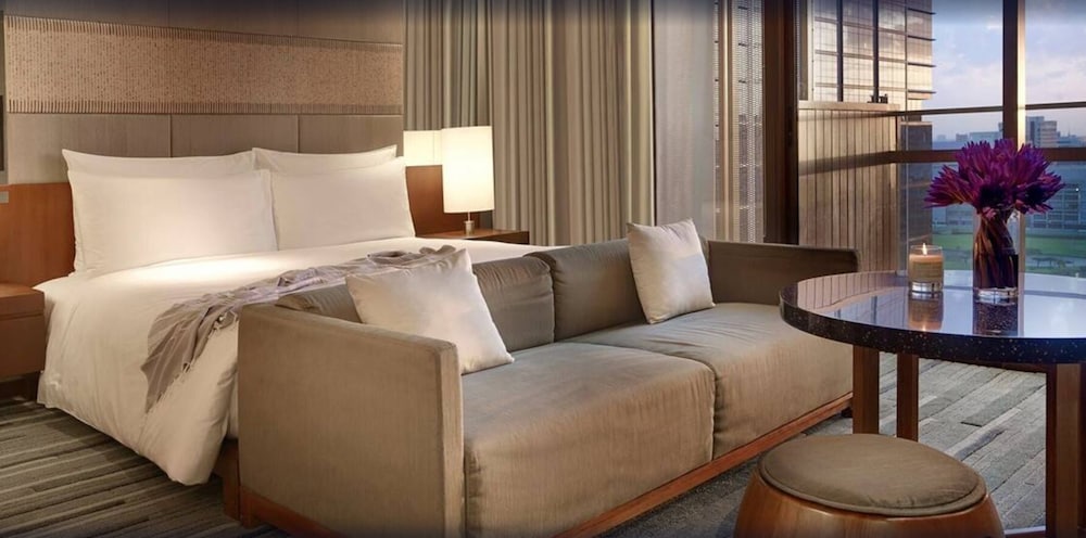 HANSAR BANGKOK 32/83