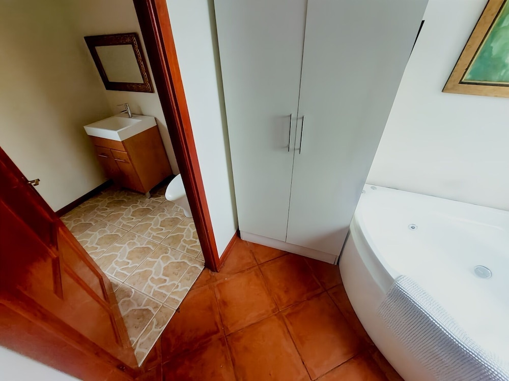 La Montagne Guest Lodge 49/50