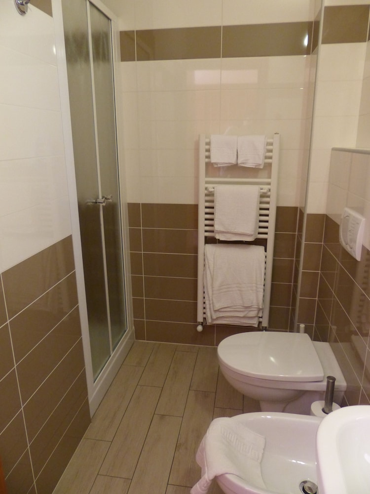 Franca Hotel 48/50