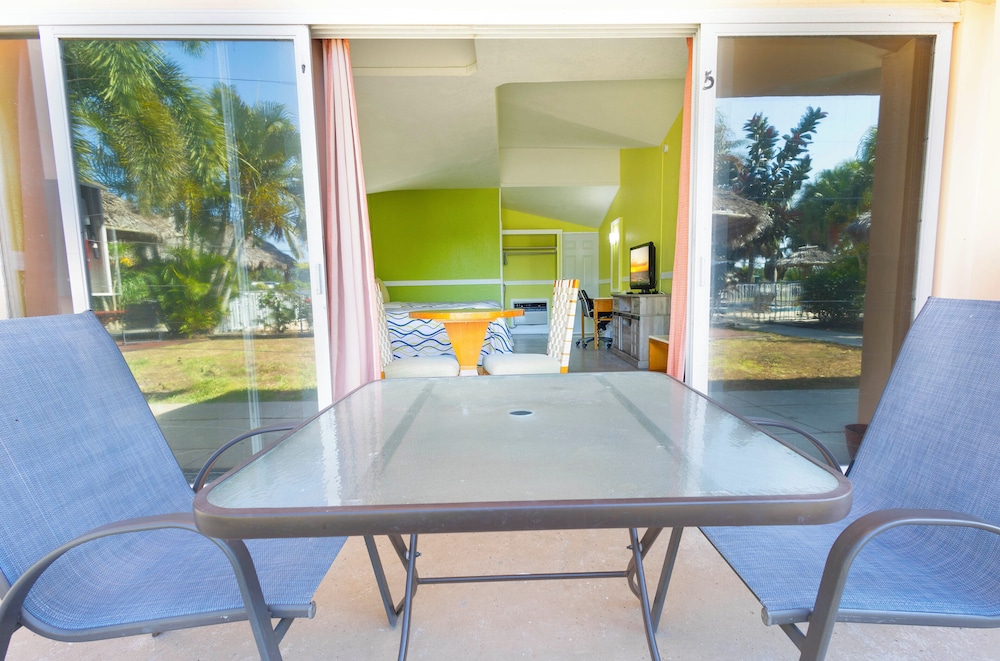 Warm Mineral Springs Motel 16/45