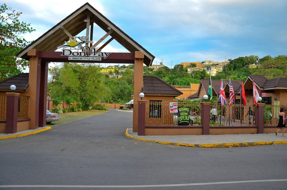 Donway, A Jamaican Style Village 36/44
