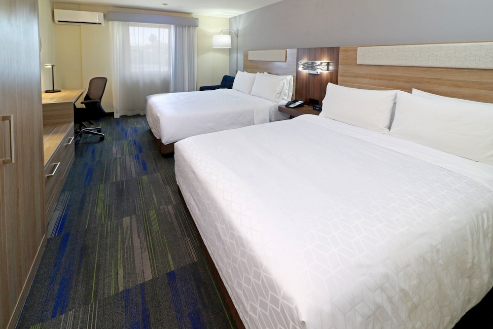 Holiday Inn Express Piedras Negras 15/72