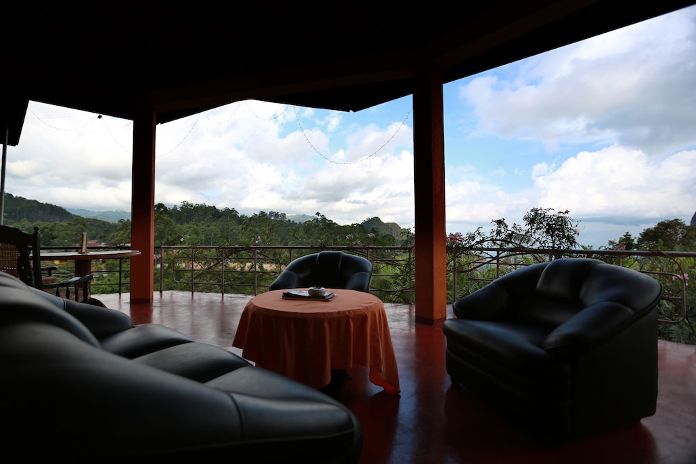 Tea Garden Holiday Inn 26/30