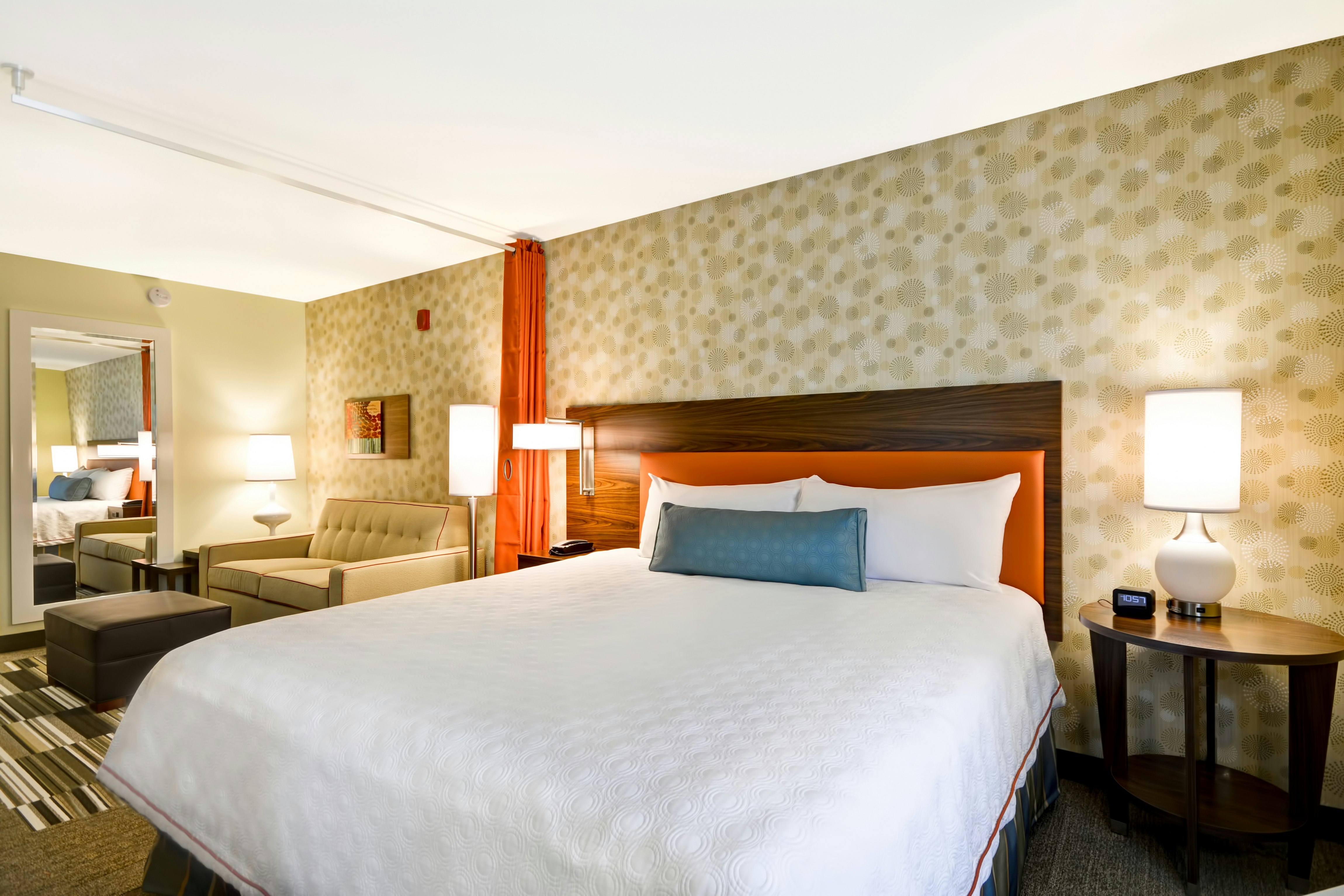 STUDIO, SUITE, KING BED