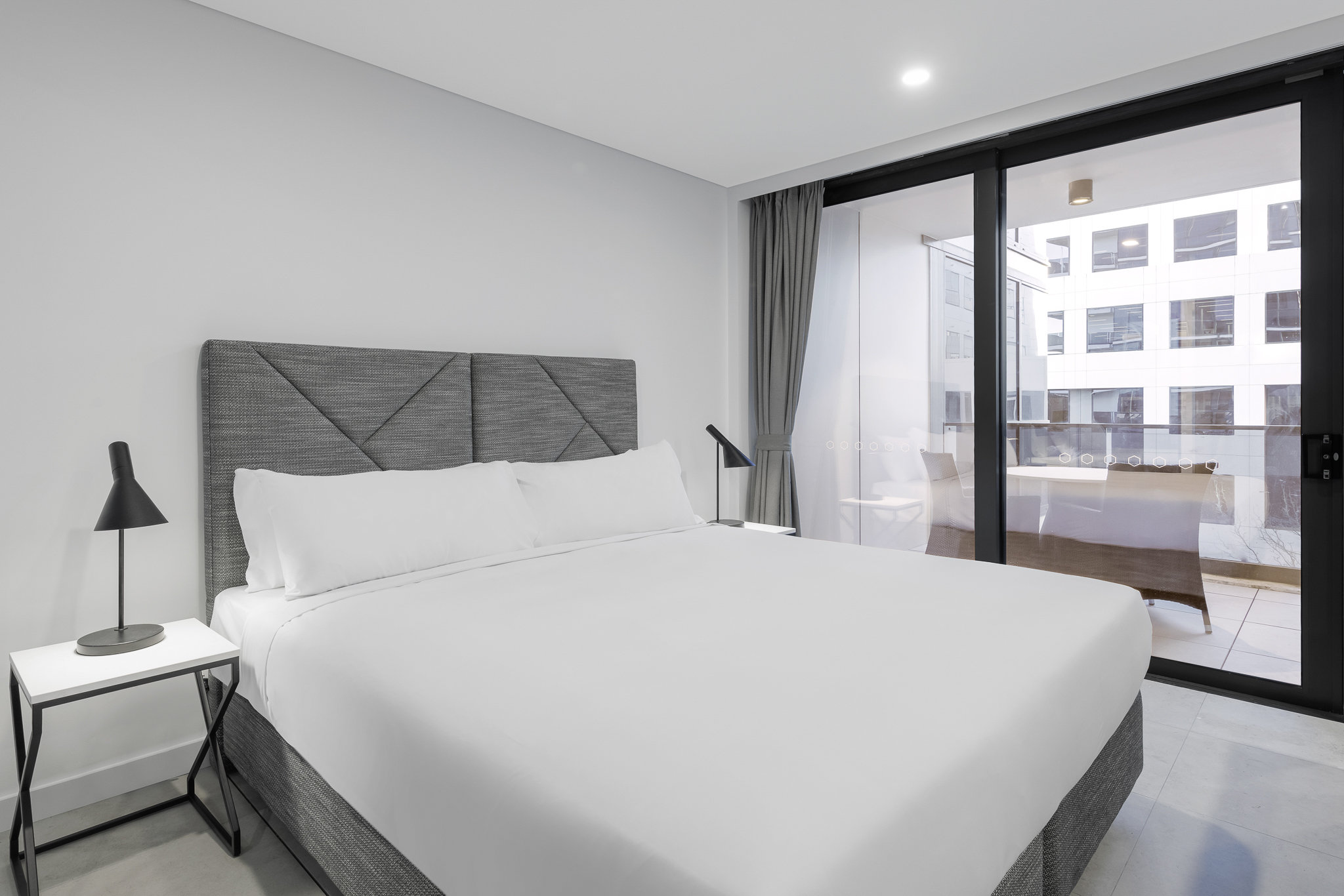 Meriton Suites Canberra 12/50
