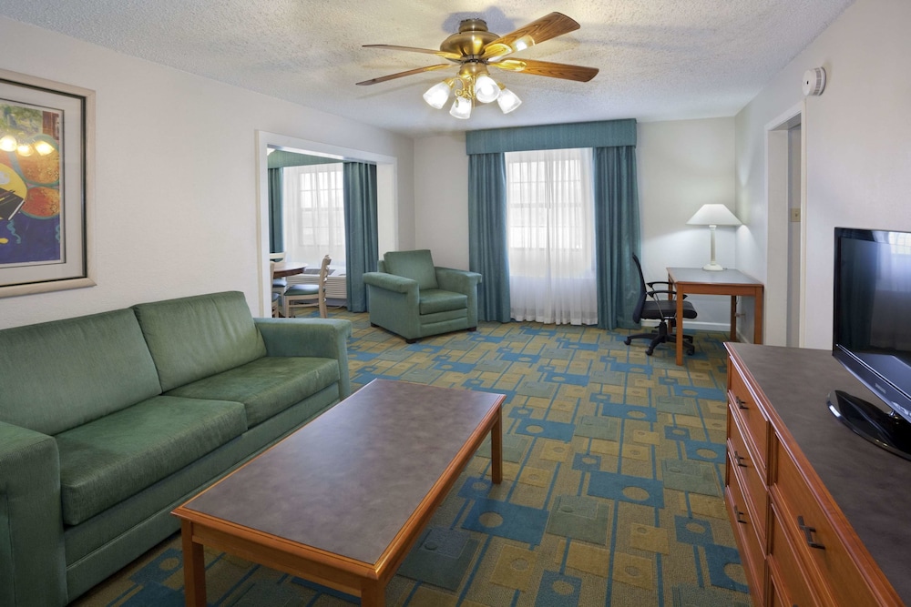 La Quinta Inn Omaha West 21/29