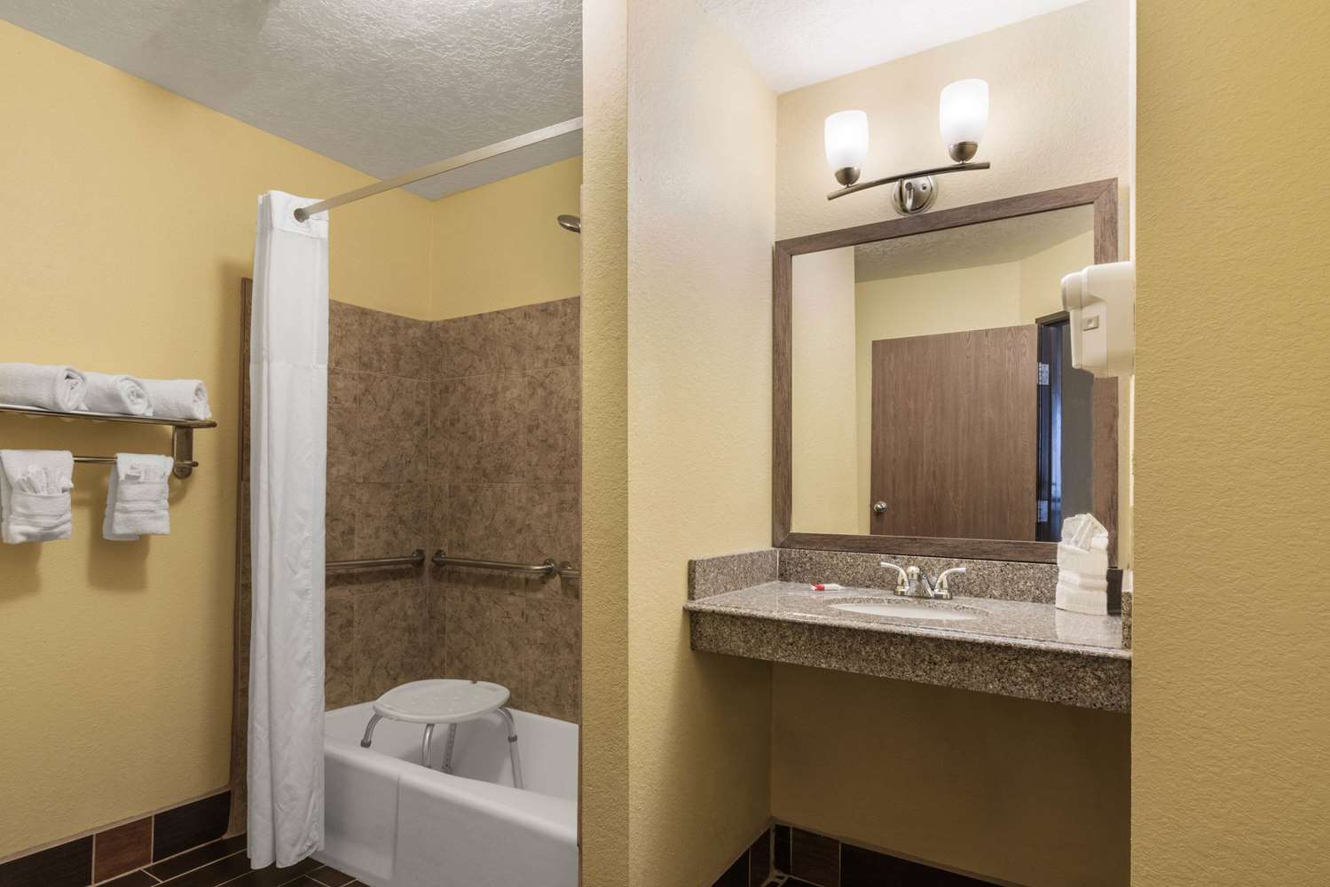 Days Inn By Wyndham Tucumcari 51/52