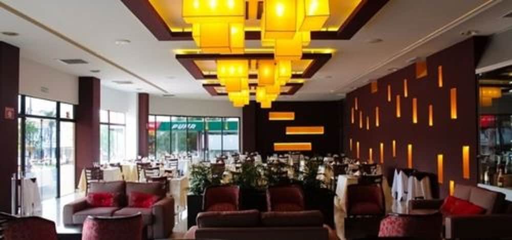 CARNAVAL HOTEL CASINO 48/52