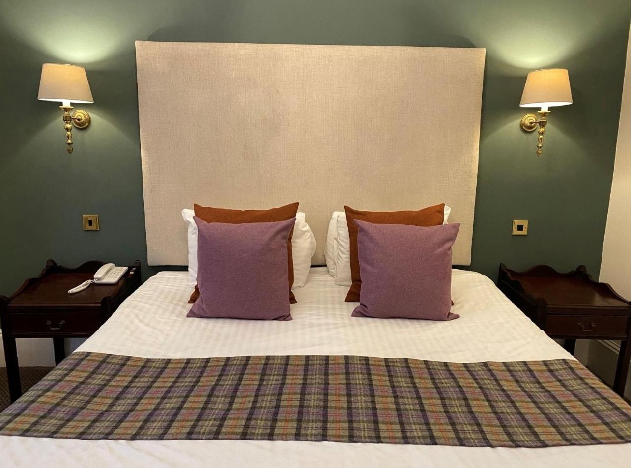 Royal George Hotel 3/46